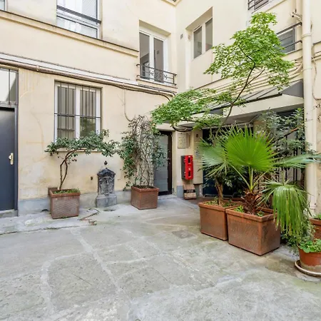 Joli Rue De Nazareth Parigi