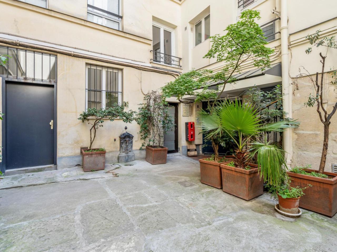 Joli Rue De Nazareth Parigi