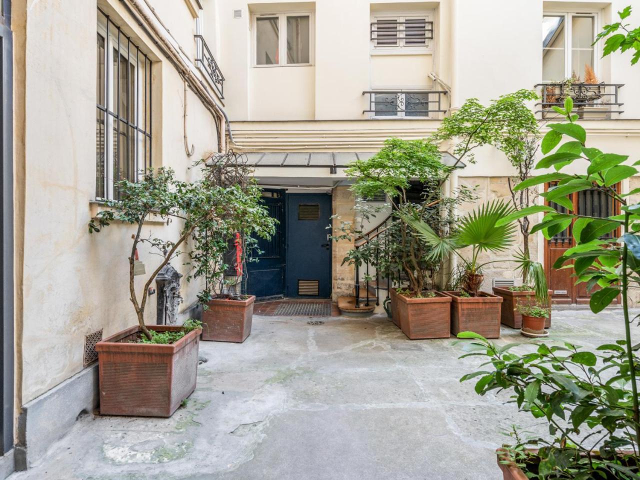 Joli Rue De Nazareth Parigi